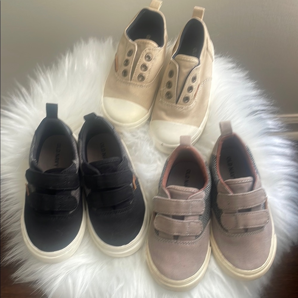 Old Navy Black and Tan Slip-On Sneakers